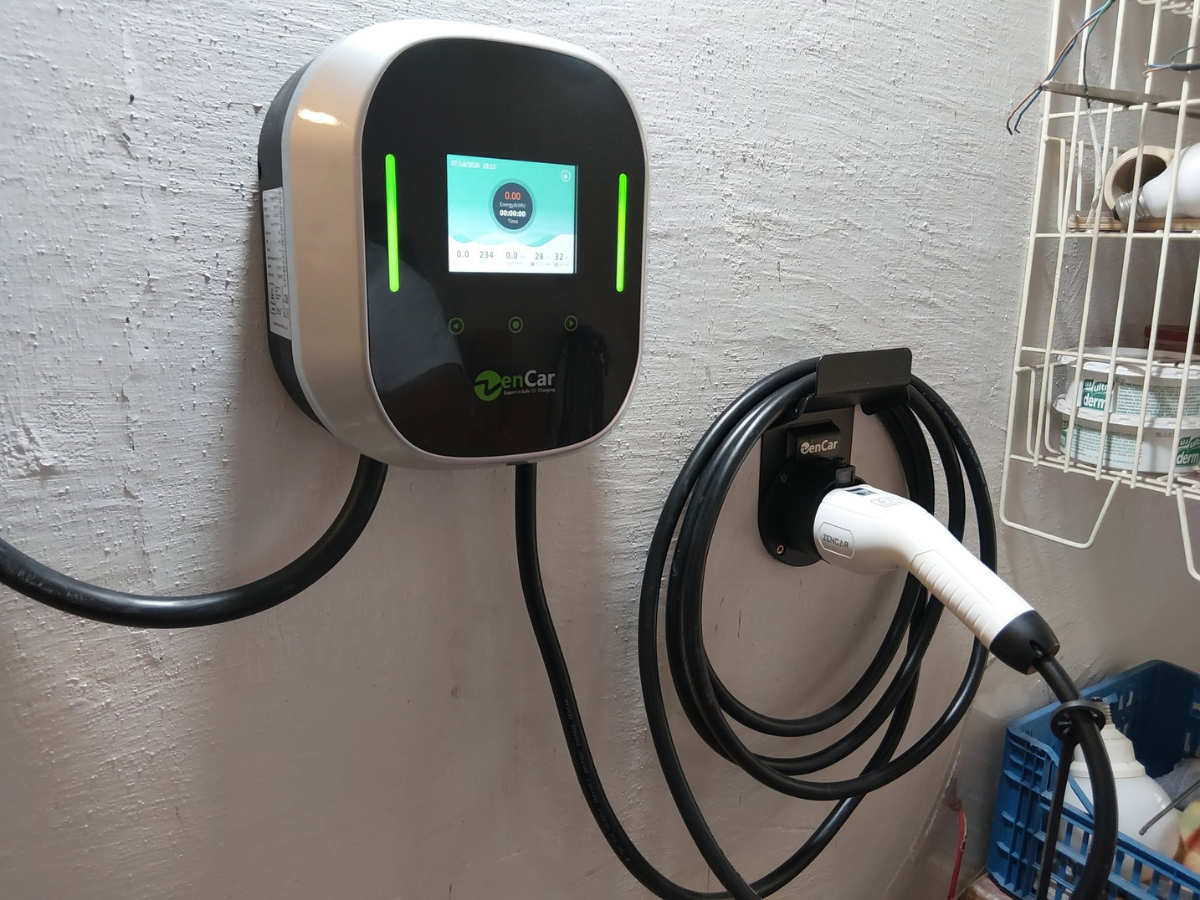 Dedikált hálózat és új garázselosztó a biztonságos elektromosautó-töltéshez.
